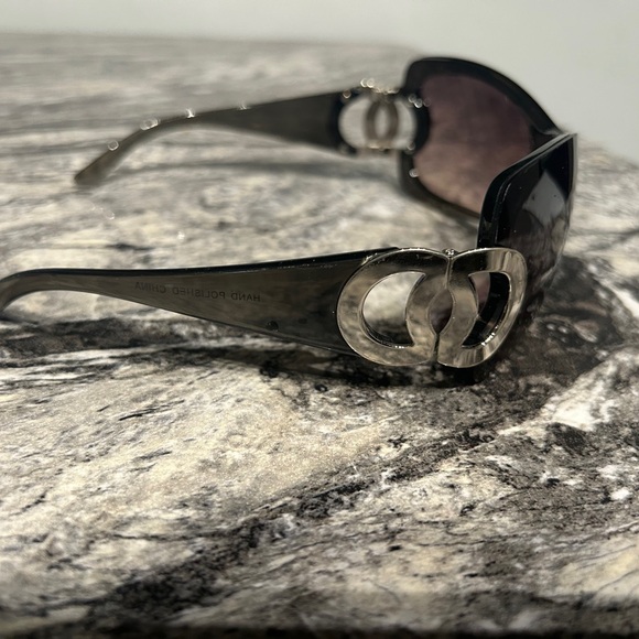Elegant Black Sunglasses